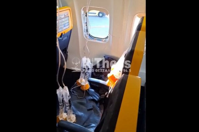 Θεσσαλονίκη: “Κεφάλι, αυχένας και ώμοι ήταν έξω από το παράθυρο” – Τι απαντά η Ryanair για το σοβαρό ατύχημα