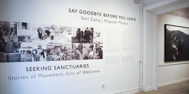 Seeking Sanctuaries άνοιξε τις πόρτες της στην Αθήνα τιμώντας τα 75 χρόνια προσφυγικής προστασίας