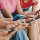Γαλλία: “Ναι” από το κοινοβούλιο στην απαγόρευση των social media για τους κάτω των 15
