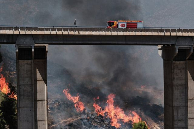 “Σαν να έπεσε βόμβα” – Σοκάρουν οι μαρτυρίες για τη φονική πυρκαγιά στην Ισπανία
