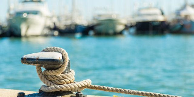 Γαύριο: 44χρονη τραυματίστηκε από σχοινί πλοίου που χτύπησε το τζάμι του αυτοκίνητου της