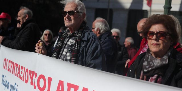 Καταργείται η περικοπή συντάξεων χηρείας