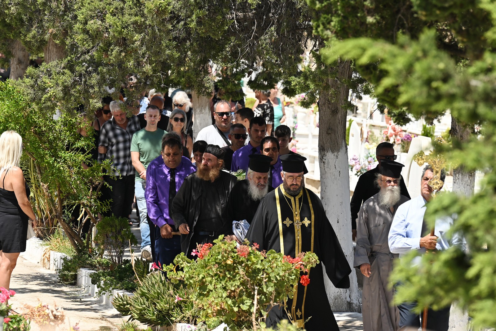 Σύρος: Σε κλίμα οδύνης το τελευταίο “αντίο” στην διασώστρια