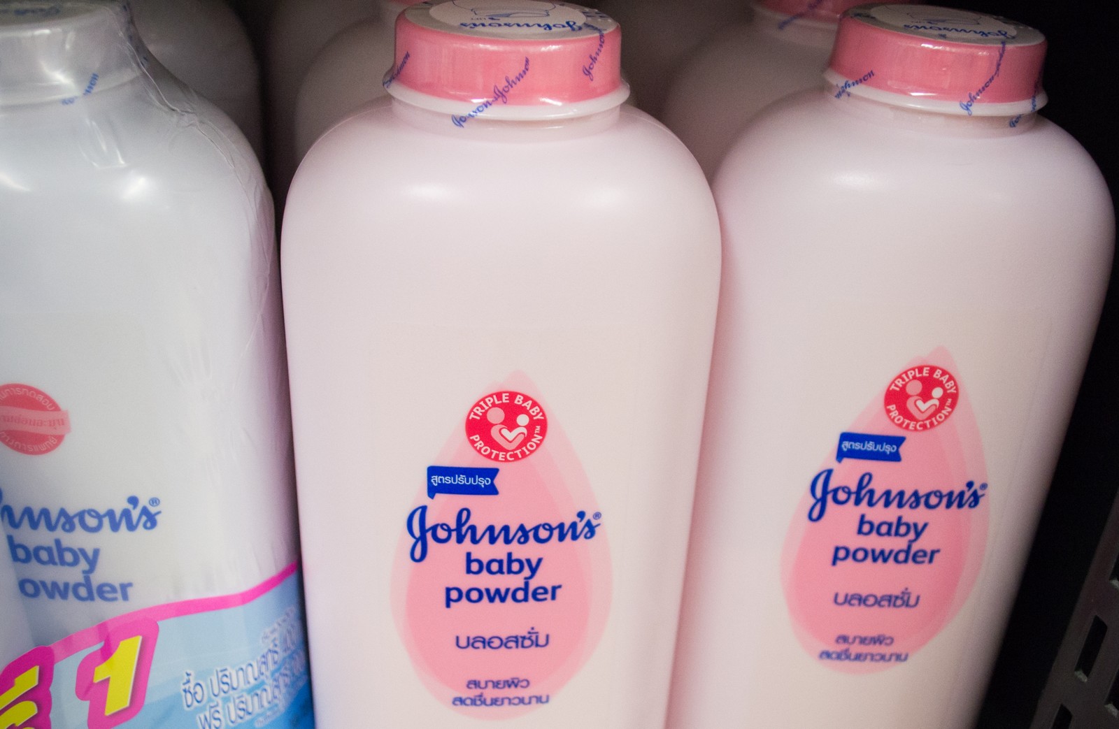 Johnson & Johnson: Δίνει 5,5 δισ. για να αποσυρθούν οι αγωγές που συνδέουν το βρεφικό ταλκ με καρκίνο