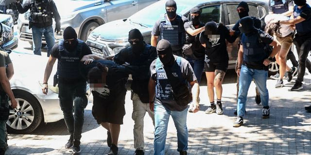 Στα δικαστήριαοι κατηγορούμενοι για τις εμπρηστικές επιθέσεις και τη δολοφονία της Βάγιας Νέστορα στη Θεσσαλονίκη.