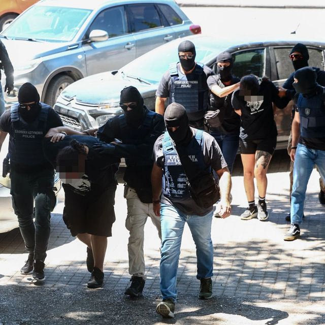Στα δικαστήριαοι κατηγορούμενοι για τις εμπρηστικές επιθέσεις και τη δολοφονία της Βάγιας Νέστορα στη Θεσσαλονίκη.