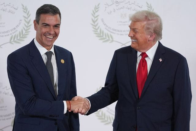 Η χειραψία Τραμπ και Σάντσεθ στον τελικό του Μουντιάλ, μετά από μήνες εντάσεων