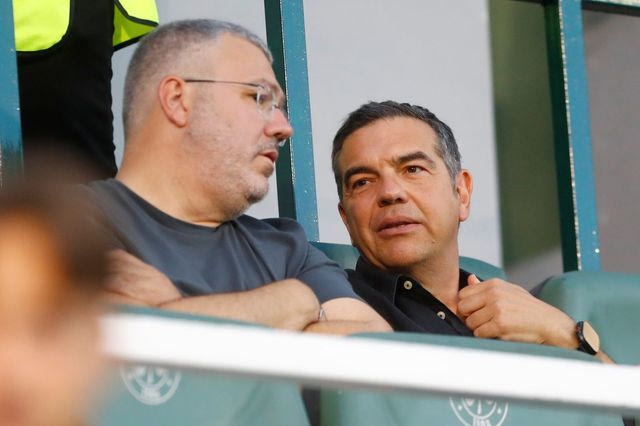 Ο Αλέξης Τσίπρας στη Λεωφόρο για το φιλικό του Παναθηναϊκού με την Γκρασχόπερς
