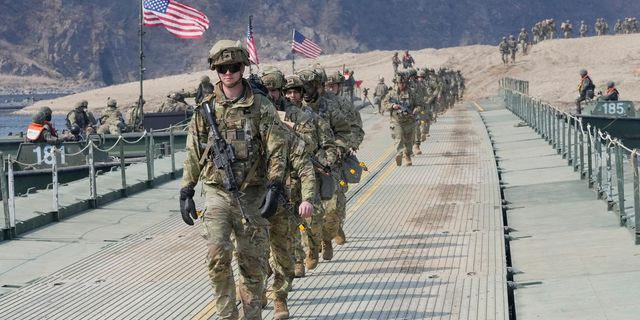 CENTCOM: Πάνω από 50.000 Αμερικανοί στρατιώτες στη Μ.Ανατολή – Δεξαμενόπλοιο χτυπήθηκε ανοιχτά του Ομάν