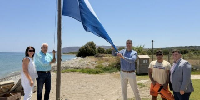 Υψώθηκε η πρώτη Γαλάζια Σημαία της φετινής περιόδου στον Αποκόρωνα