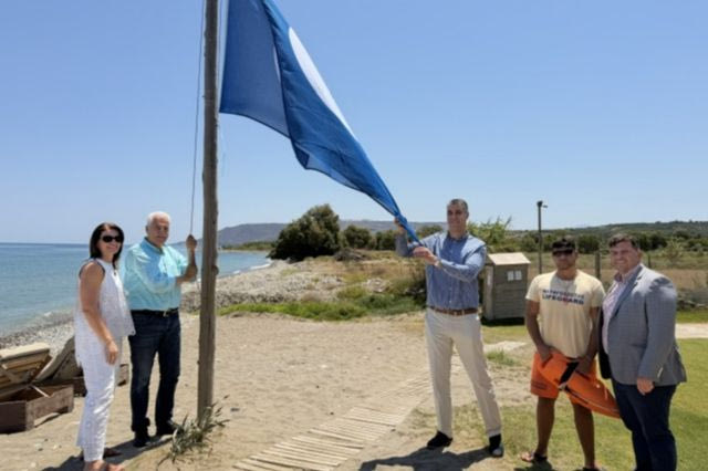 Υψώθηκε η πρώτη Γαλάζια Σημαία της φετινής περιόδου στον Αποκόρωνα