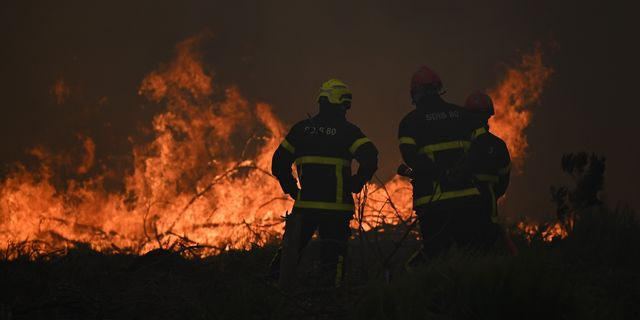 Πύρινος εφιάλτης σε Γαλλία και Ισπανία – Πάνω από 300.000 έχουν εκκενώσει τα σπίτια τους