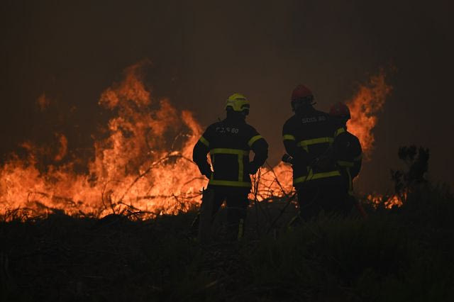 Πύρινος εφιάλτης σε Γαλλία και Ισπανία – Πάνω από 300.000 έχουν εκκενώσει τα σπίτια τους