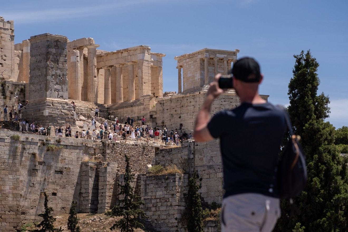Κόσμος στην Ακρόπολη