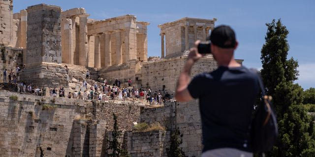 Κόσμος στην Ακρόπολη