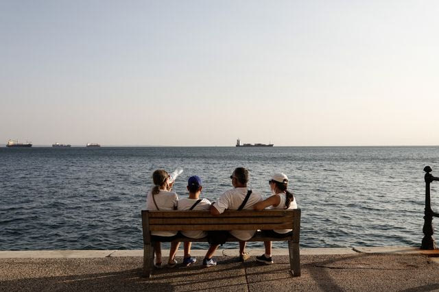 Η οικογένεια των 2.300 ευρώ