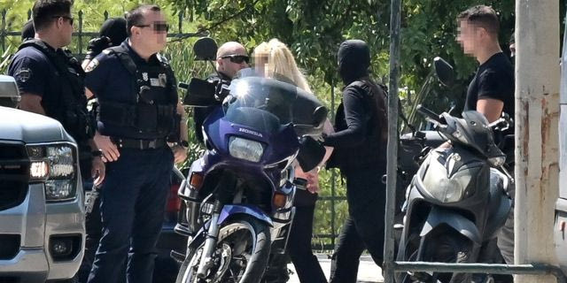 Eνώπιον εισαγγελέα και ανακριτή η 46χρονη που κατηγορείται για τη Marfin