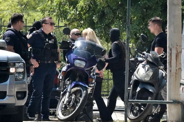 Eνώπιον εισαγγελέα και ανακριτή η 46χρονη που κατηγορείται για τη Marfin