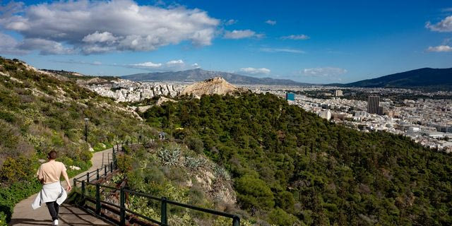 Σε αυξημένη επιφυλακή ο Δήμος Αθηναίων για τον κίνδυνο πυρκαγιών – Κλείνει απόψε ο Λόφος Λυκαβηττού