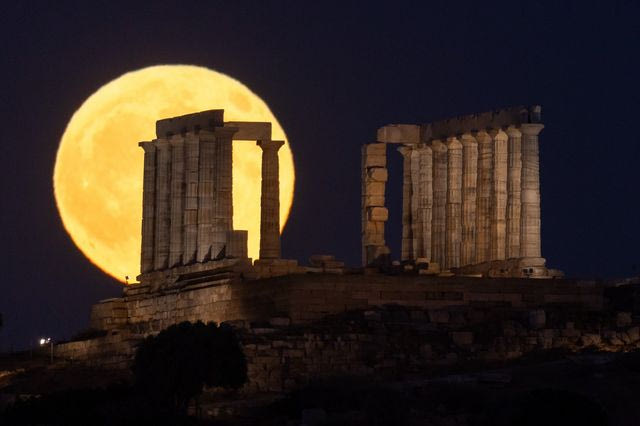 Πανσέληνος Αυγούστου: Πότε θα δούμε το “Φεγγάρι του Οξύρρυγχου”