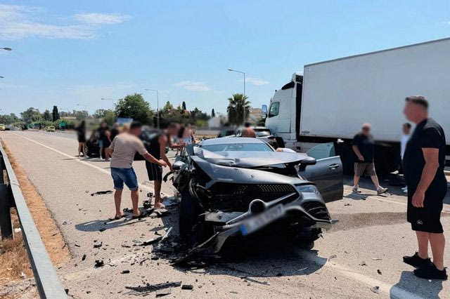 Πρέβεζα: Σοβαρό τροχαίο με 8 τραυματίες στην υποθαλάσσια Ακτίου – Σύγκρουση φορτηγού με τρία ΙΧ