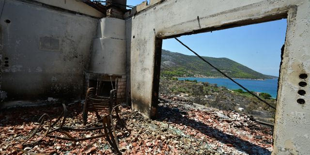 Στο δόγμα “τα δάση και τα σπίτια ξαναγίνονται” επιμένει η κυβέρνηση