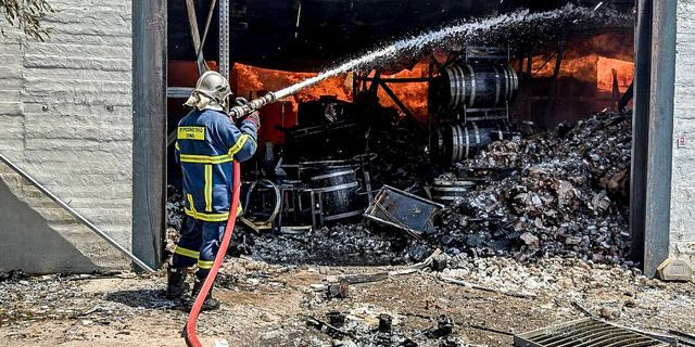Υπό έλεγχο η φωτιά σε αποστακτήριο στο Ρέθυμνο – Στάχτη η επιχείρηση
