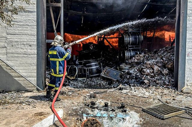 Φωτιά σε αποστακτήριο στο Ρέθυμνο – Στις φλόγες η εγκατάσταση