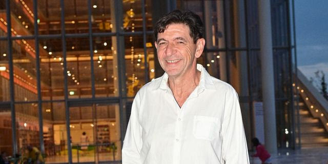 “Η νταντά της γειτονιάς”: Η νέα σειρά του MEGA με πρωταγωνιστή τον Γεράσιμο Σκιαδαρέση