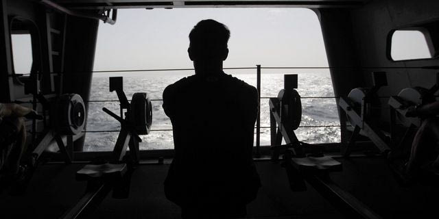 Τι συμβαίνει με το αεροπλανοφόρο Λίνκολν – Ελλείψεις τροφίμων, εξουθένωση και απόπειρες αυτοκτονίας