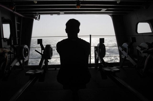 Τι συμβαίνει με το αεροπλανοφόρο Λίνκολν – Ελλείψεις τροφίμων, εξουθένωση και απόπειρες αυτοκτονίας