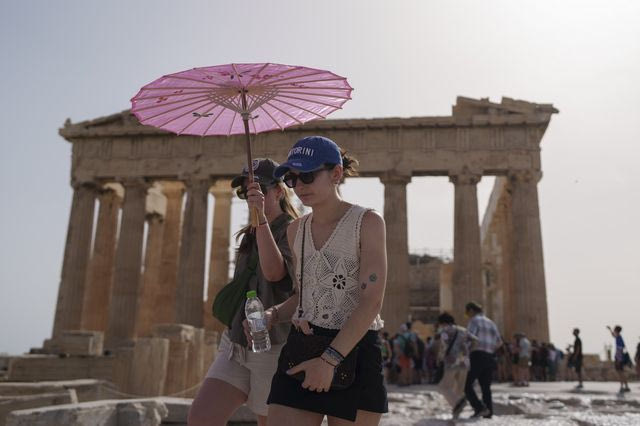 Γιατί η Ευρώπη θερμαίνεται τόσο πολύ – Τι προκαλεί τους καύσωνες