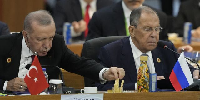 Λαβρόφ προς Τουρκία: ”Δεν θα μπείτε ποτέ στην ΕΕ”