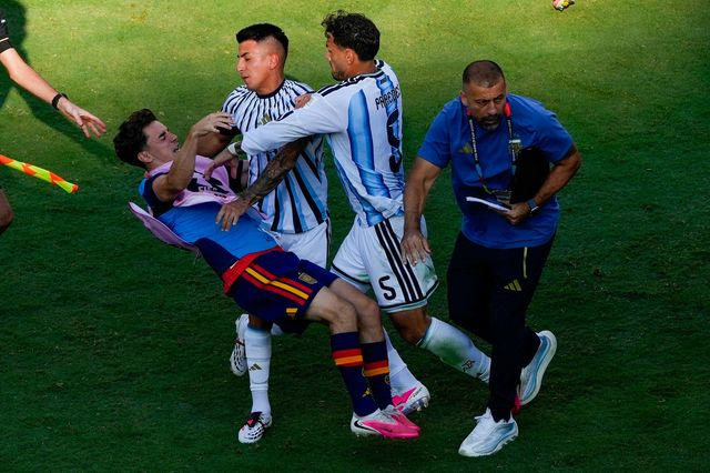 Βαριά καμπάνα από τη FIFA σε Παρέδες και Μολίνα μετά τα επεισόδια στον τελικό του Μουντιάλ