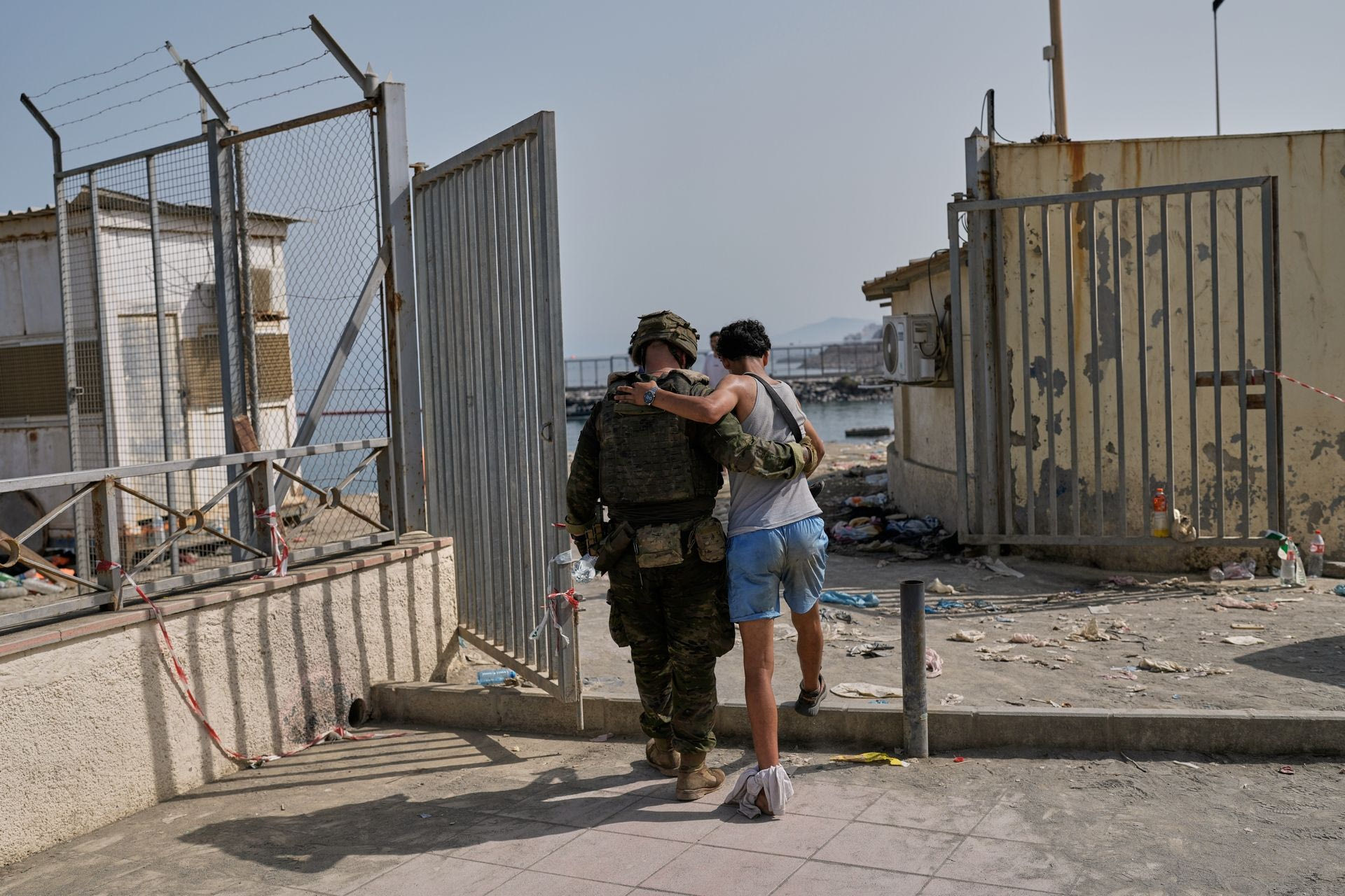 Μαροκινός μετανάστης επιστρέφει με τη βοήθεια Ισπανού στρατιώτη