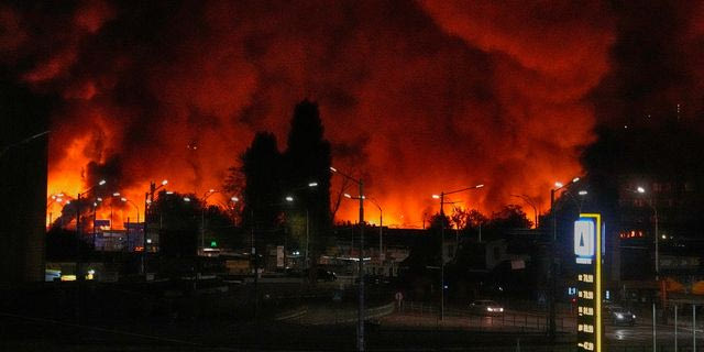 Ρωσική επίθεση με βαλλιστικούς πυραύλους στο Κίεβο – Εκρήξεις και πυρκαγιές