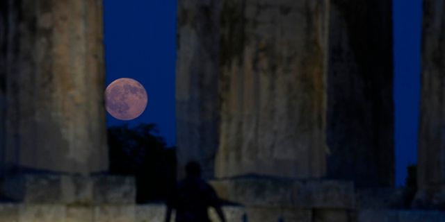 Πανσέληνος Αυγούστου: Μαγευτικές εικόνες από το “Φεγγάρι του Οξύρρυγχου”