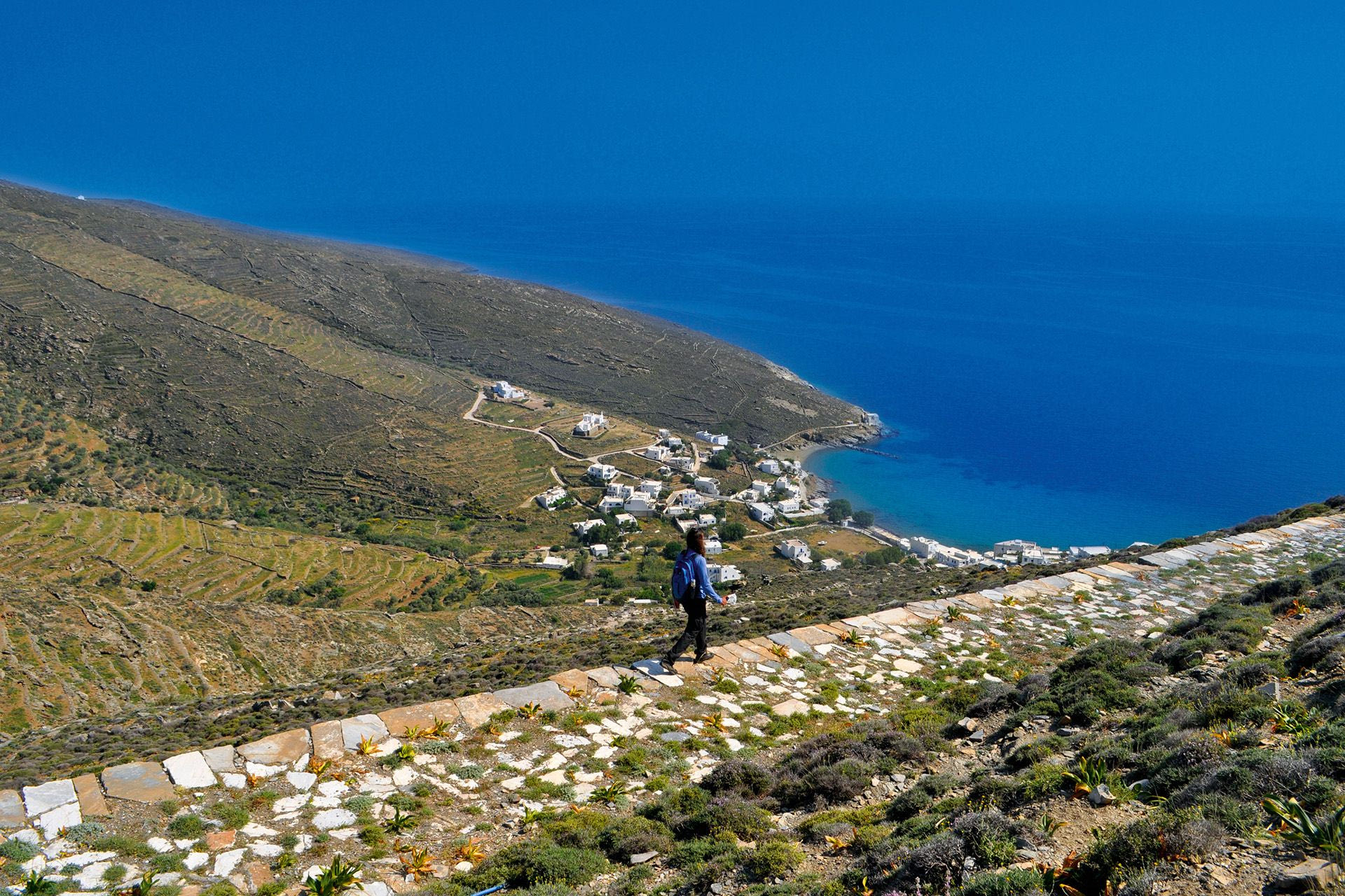 Tα μονοπάτια κουβαλούν ιστορίες της υπαίθρου – γιατί δεν τα περπατάμε;