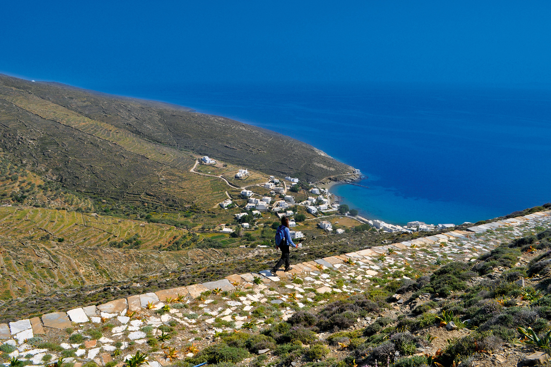 Tα μονοπάτια κουβαλούν ιστορίες της υπαίθρου – γιατί δεν τα περπατάμε;