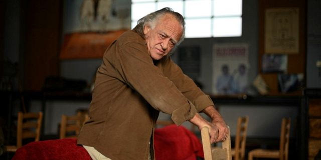 Νίκος Καλογερόπουλος: Πώς βρέθηκε στο “Ρεμπέτικο”, ο νάρθηκας στη “Λούφα” και η γυμνή σκηνή του Κιμούλη