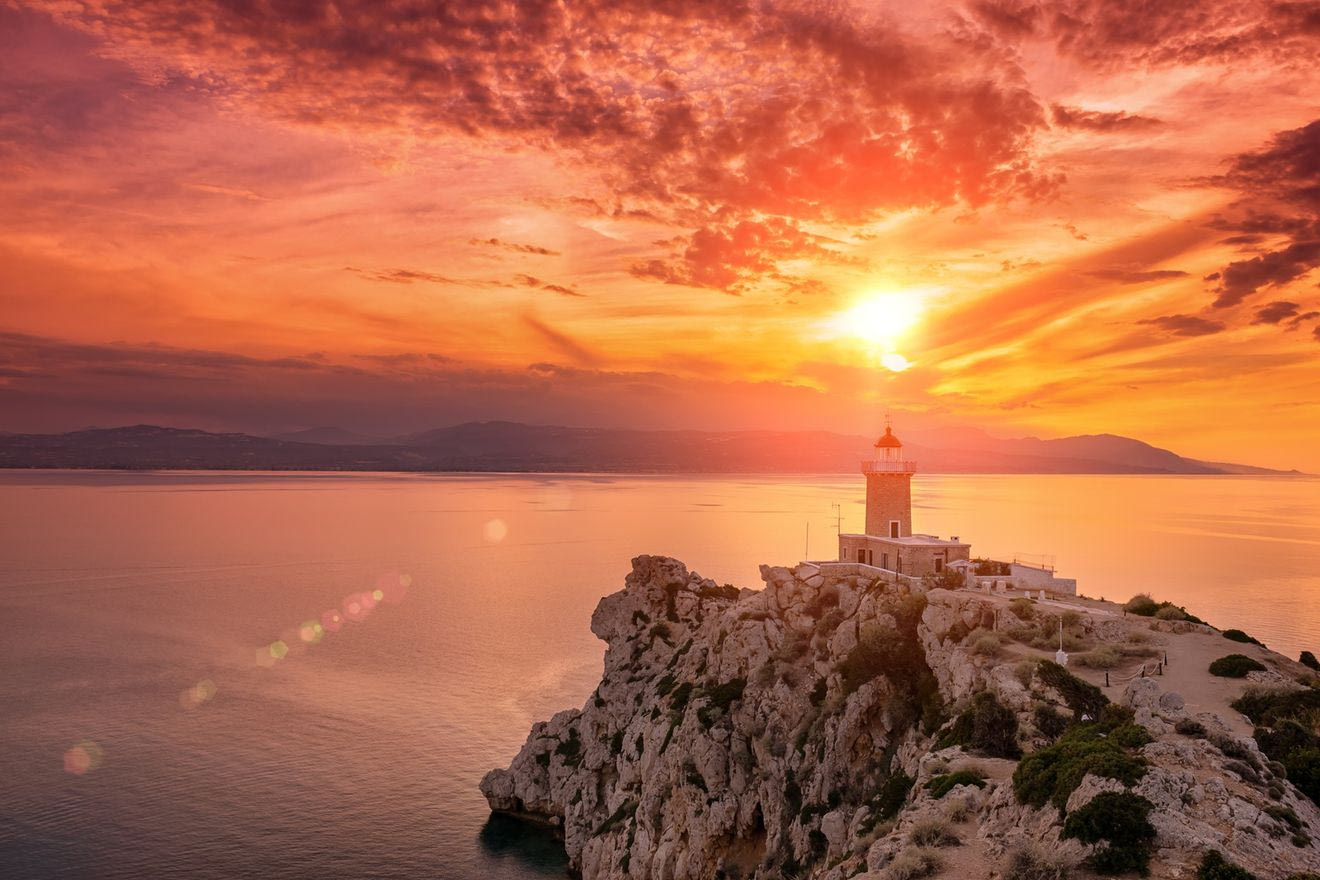 O Φάρος Μελαγκάβι στο Λουτράκι