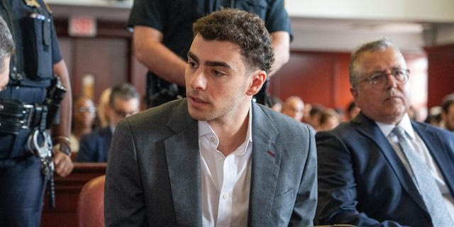 Ο Λουίτζι Μαντζιόνε παραδέχτηκε ότι σκότωσε τον CEO της UnitedHealthcare