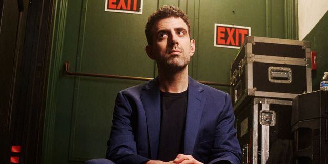 Sam Morril στο NEWS 24/7: “Οι κωμικοί που υποστήριξαν τον Τραμπ ήταν εντελώς άθλιοι”