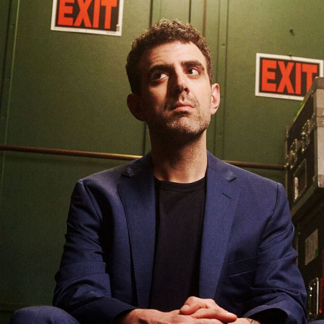 Sam Morril στο NEWS 24/7: “Οι κωμικοί που υποστήριξαν τον Τραμπ ήταν εντελώς άθλιοι”