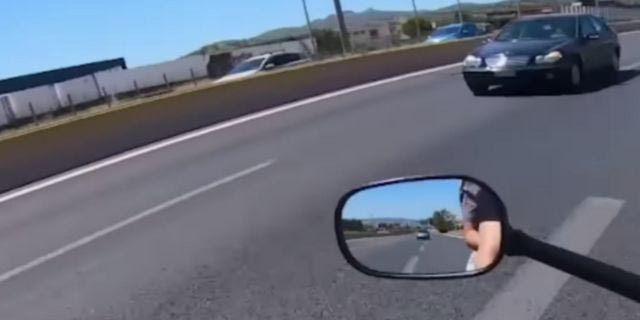 Αθηνών-Κορίνθου: Ηλικιωμένη οδηγούσε ανάποδα στην Εθνική Οδό – Βίντεο