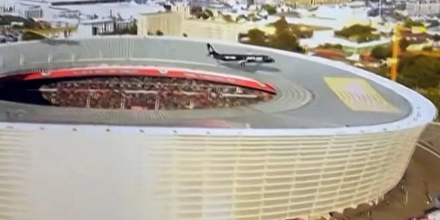 Αεροπλάνα άγγιξαν την οροφή του DHL Stadium πριν από αγώνα ράγκμπι – Βίντεο