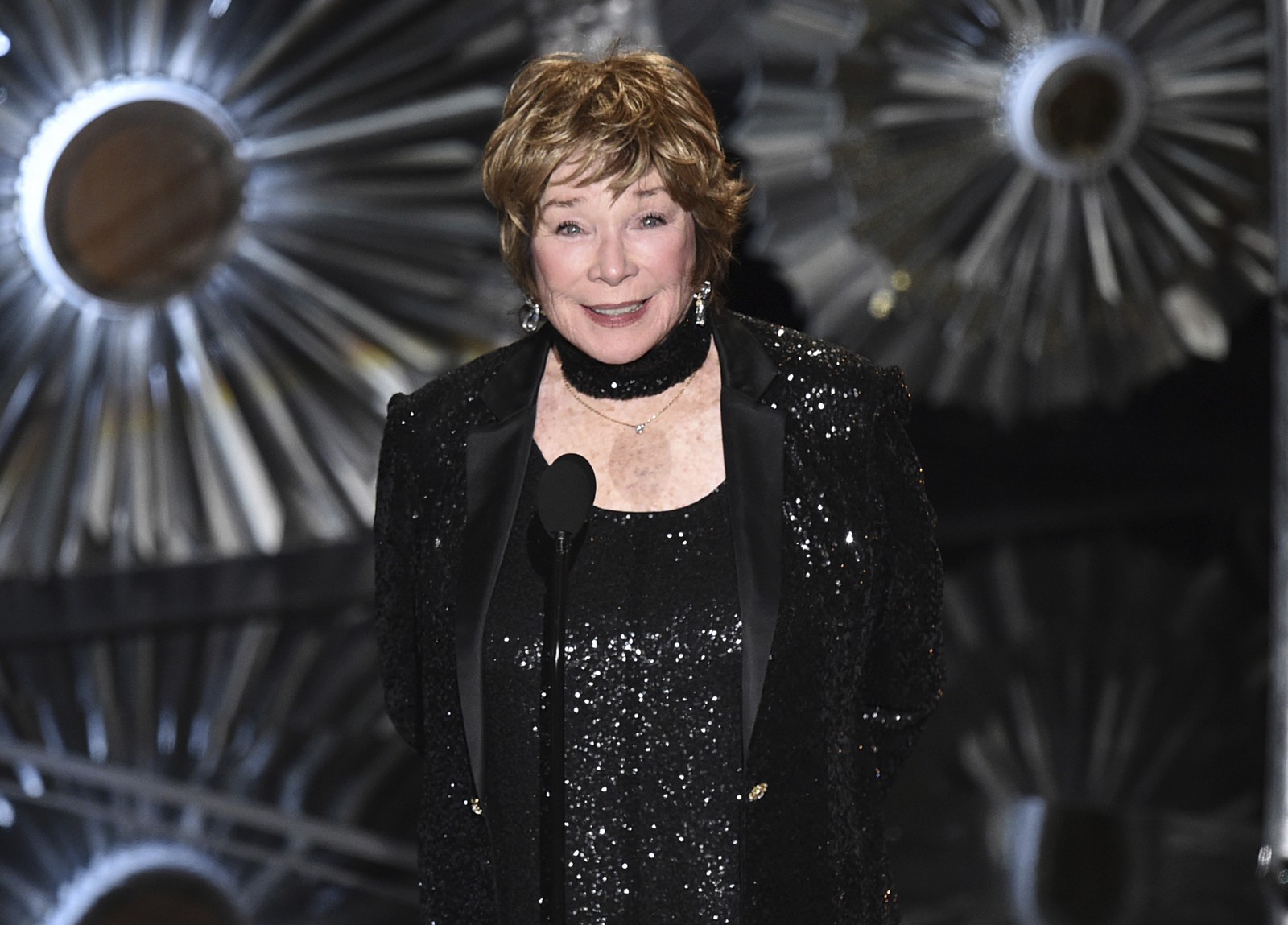 Shirley MacLaine: Η σπάνια εμφάνιση στα 92 της – “Θα ήθελα να δω ξανά το Sweet Charity”