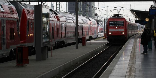 Σιδηροδρομικός σταθμός στη Γερμανία (φωτογραφία αρχείου)