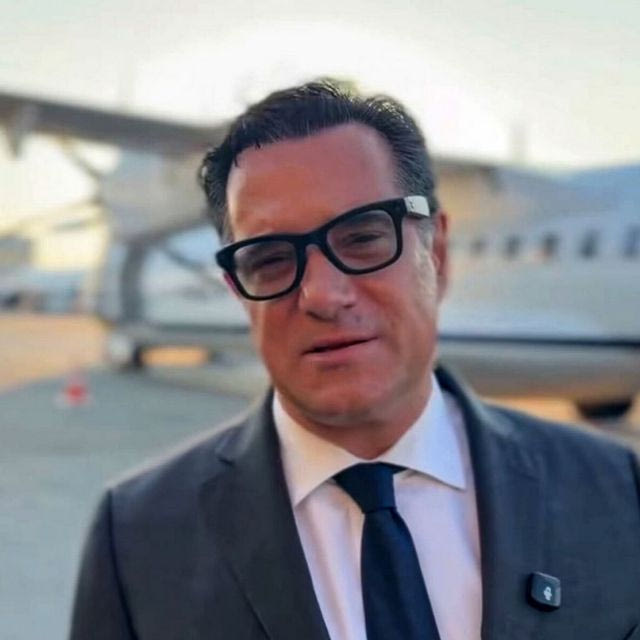 Ο Αδωνις Γεωργιάδης με έξυπνα γυαλιά