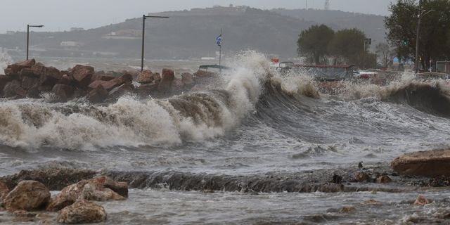 ΜΕΤΕΟ: Ισχυρά μελτέμια 15ετίας σάρωσαν τη χώρα – Ριπές έως 150 km/h